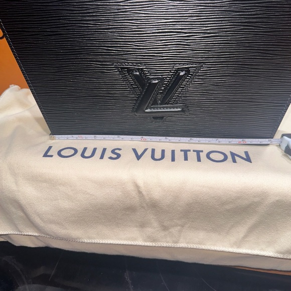 Auth LOUIS VUITTON Pochette Trapeze Clutch Black Epi Leather Bag France MI1920 - Picture 4 of 13